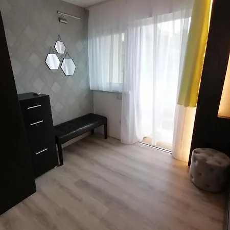 Majusfa Apartman Апартаменты Балатонсарсо