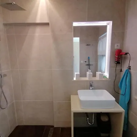 Апартаменты Majusfa Apartman Балатонсарсо