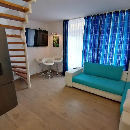 Апартаменты Majusfa Apartman Балатонсарсо
