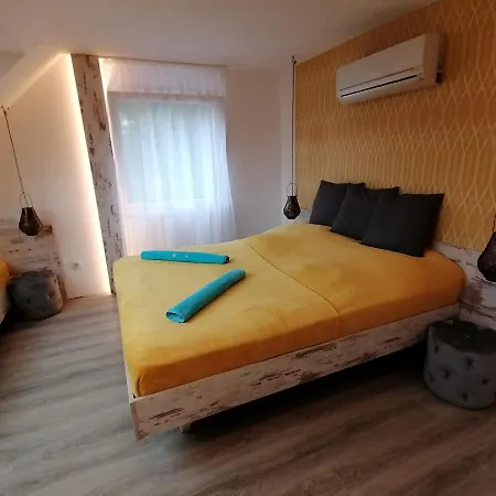 Majusfa Apartman *