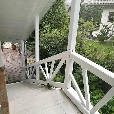 Majusfa Apartman *