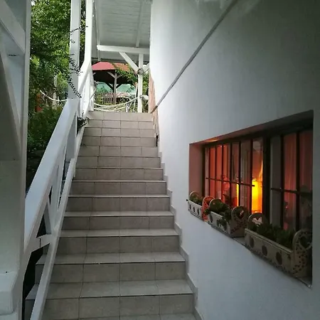 Majusfa Apartman * Балатонсарсо